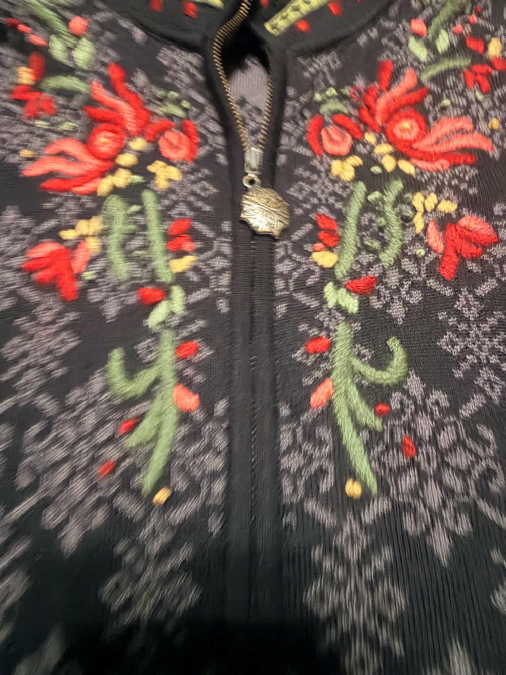Black Embroidered Floral Zip-Up Fleece Sweater Jacket w Faux Fur Collar - Picture 6 of 10